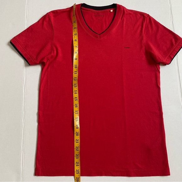 Guess v-neck t-shirt size M - Picture 4 of 7